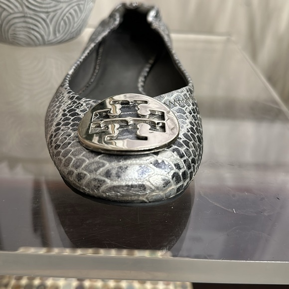 Tory Burch Reva Silver Embossed Python Ballet Flat With Double T Silver Logo - Picture 8 of 16
